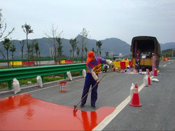 ����·���ɫ